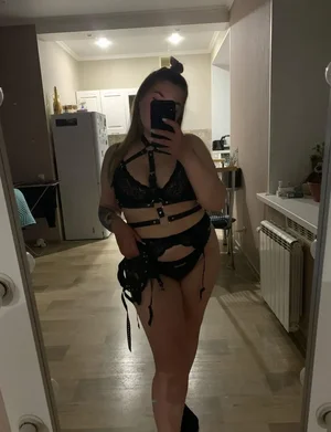 Busty Diana